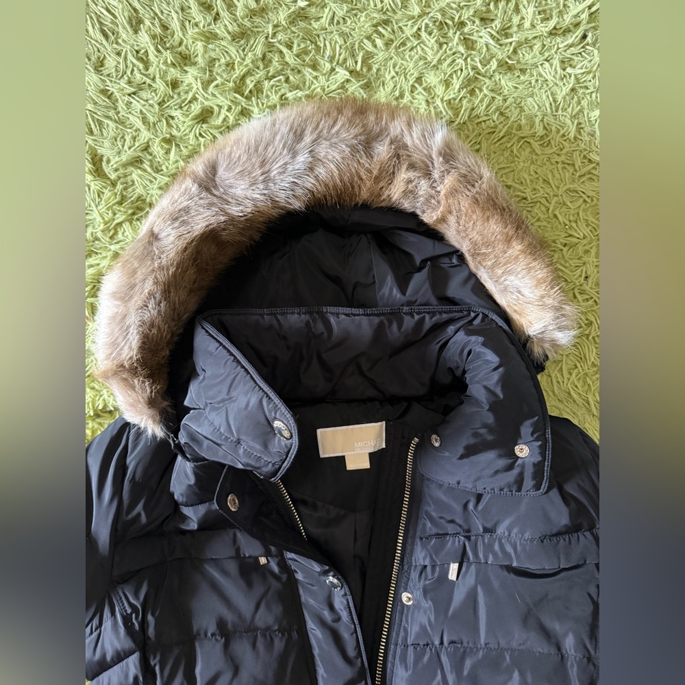 Michael Kors - Women's Faux-Fur-Trim Hooded Belted Puffer Coat - Picture 6 of 11